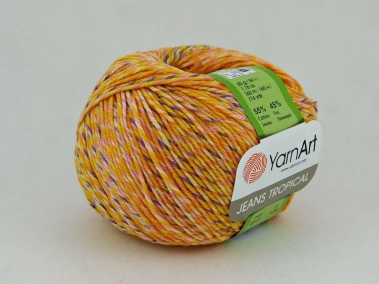 Wielokolorowa włóczka YarnArt Jeans Tropical kolor 617 – melanż bawełniano-akrylowy w odcieniach pomarańczu, różu i fioletu.