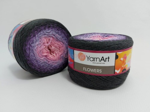 Motek włóczki YarnArt Flowers nr 276 z gradientem od jasnoróżowego środka, przez fiolet, aż po ciemny grafit.