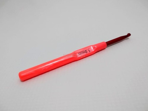 szydełko aluminiowe z plastikową rączką o rozmiarze 5,00 mm