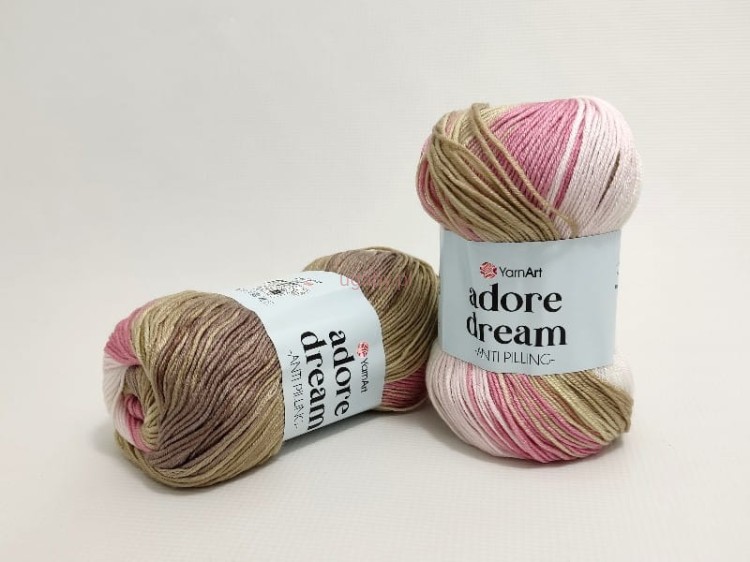 Włóczka akrylowa YarnArt Adore Dream kolor 1051 cieniowana anti-pilling różowo-beżowa.