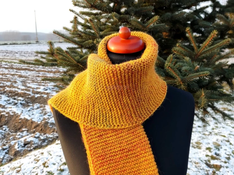 ręcznie robiony szal w kolorach jesieni.