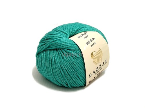 Motek włóczki Gazzal Baby Cotton XL 3426 w kolorze głębokiego szmaragdu na jasnym tle pasmanterii ugaby.pl.