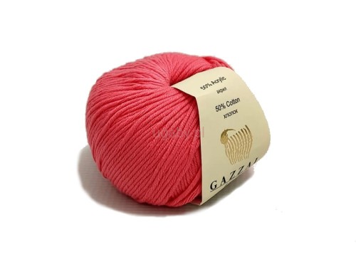 Motek włóczki Gazzal Baby Cotton XL w kolorze koralowym o numerze 3435, o matowej i gładkiej strukturze.