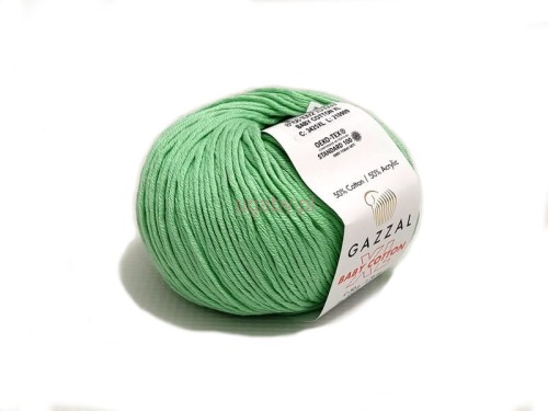 Motek włóczki Gazzal Baby Cotton XL w kolorze pistacjowym 3425, widoczna struktura nitki i etykieta ugaby.pl.
