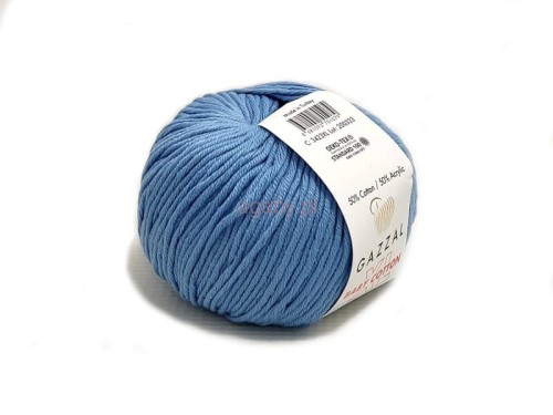Okrągły motek włóczki Gazzal Baby Cotton XL 3423 w kolorze niebieskim, widoczna biała banderola i logotyp ugaby.pl.