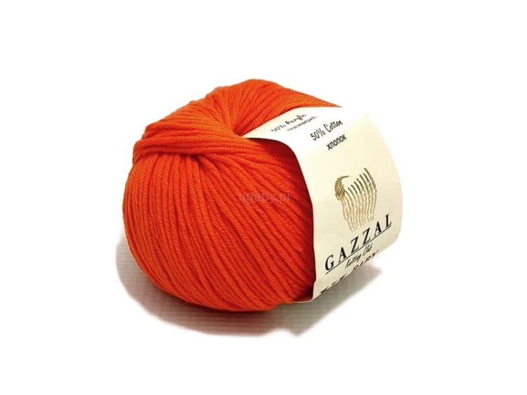 Puszysty motek włóczki Gazzal Baby Cotton XL 3419 w kolorze nasyconego pomarańczu na jasnym tle ugaby.pl.