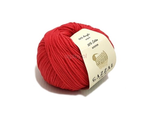 Motek intensywnie czerwonej włóczki Gazzal Baby Cotton XL o numerze 3418 z widoczną strukturą gładkiej nitki.