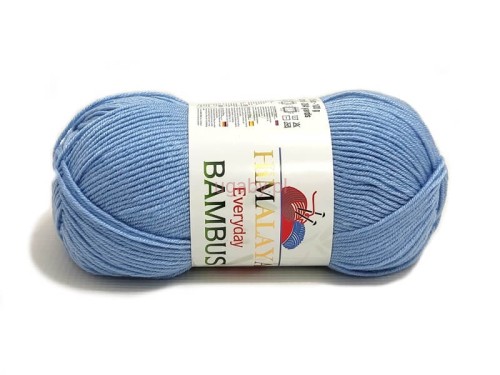 Błękitna włóczka Himalaya Everyday Bambus w jasnoniebieskim odcieniu (numer 236-21) z etykietą Anti-Pilling.