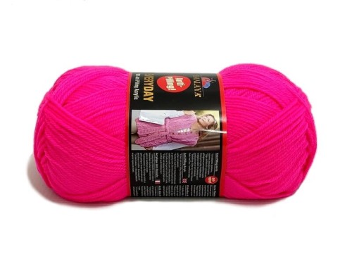 Różowa włóczka akrylowa Himalaya Everyday 70052 anti-pilling – motek na jasnym tle.