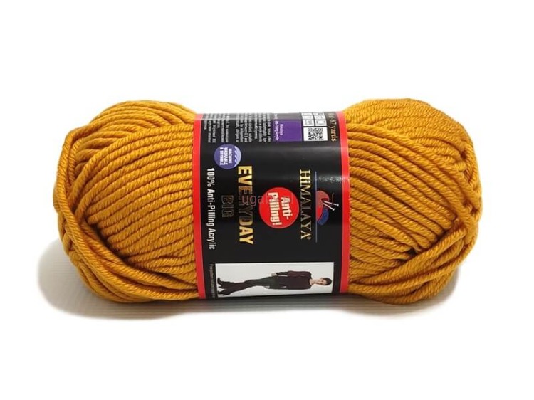 Motek grubiej włóczki Himalaya Everyday Big w kolorze bursztynowym o numerze 70806.