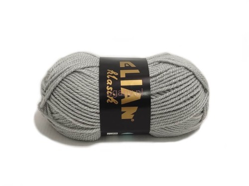 Włóczka Elian Klasik w kolorze jasnopopielatym numer 130 – motek uniwersalnej szarej przędzy akrylowej.