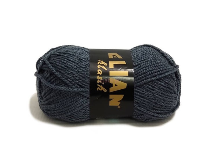 Włóczka Elian Klasik w kolorze stalowym numer 131 – motek średnioszarej przędzy akrylowej do robótek na drutach.