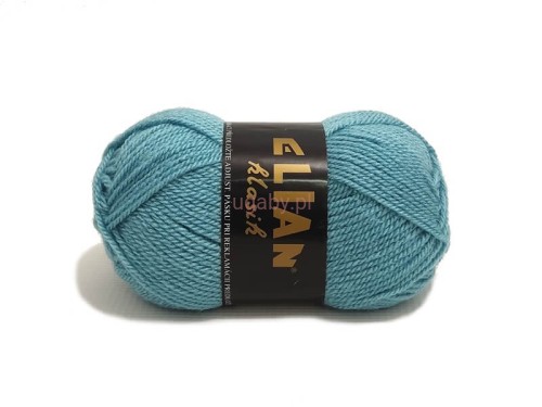 Włóczka Elian Klasik w kolorze jasny dżins numer 2272 – motek niebieskiej przędzy akrylowej w odcieniu denimu.