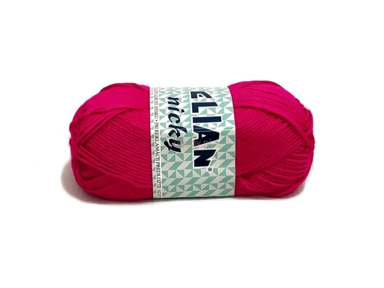 Motek włóczki Elian Nicky w kolorze amarantowym (numer 474), gładka i miękka włóczka akrylowa z połyskiem na ubrania i akcesoria.