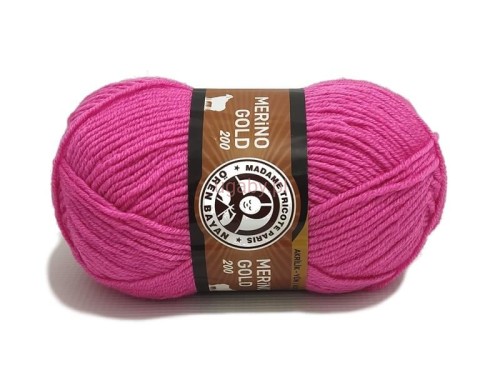 Motek włóczki Madame Tricote Paris Merino Gold 200 w kolorze różowym o numerze 042.