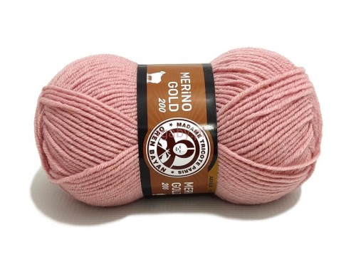 Motek włóczki Madame Tricote Paris Merino Gold 200 w kolorze brudnego różu o numerze 001.