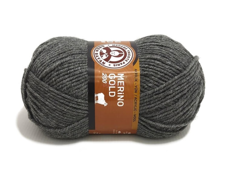 Motek włóczki Madame Tricote Paris Merino Gold 200 w kolorze szarym ciemnym o numerze 008.