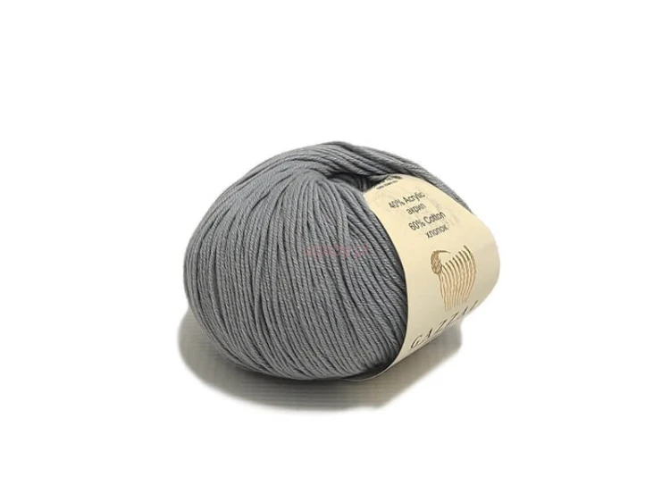 Włóczka Gazzal Baby Cotton 3430 w kolorze jasnoszarym, motek 50g, mieszanka bawełny z akrylem na ubranka dziecięce.
