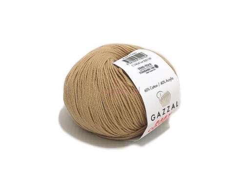 Motek beżowej włóczki Gazzal Baby Cotton nr 3424 o składzie bawełniano-akrylowym.