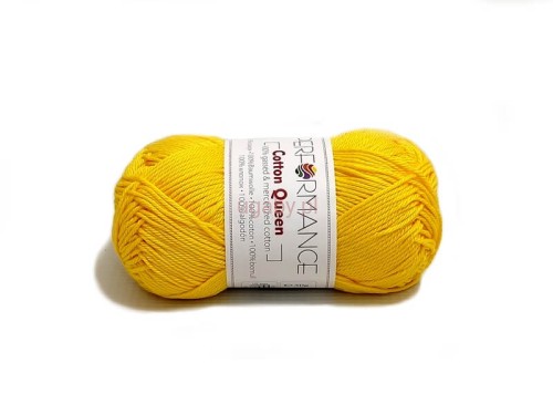 Włóczka Cotton Queen kolor żółty 010 – motek słonecznej żółtej bawełny merceryzowanej o gładkim, sznurkowym splocie.