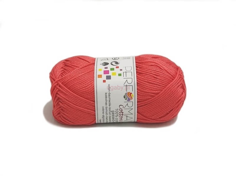 Włóczka Cotton Queen kolor koralowy 0017 – motek koralowej bawełny merceryzowanej o sznurkowym splocie.