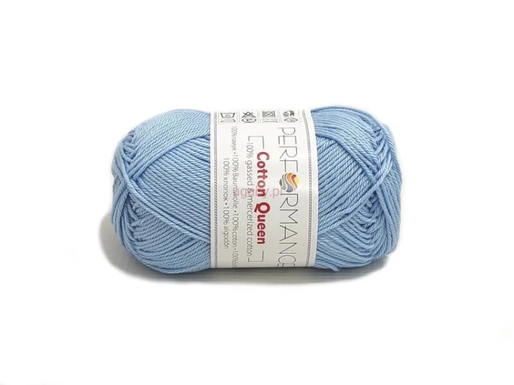Włóczka Cotton Queen kolor jasnoniebieski 085 – motek błękitnej bawełny merceryzowanej o sznurkowym splocie.