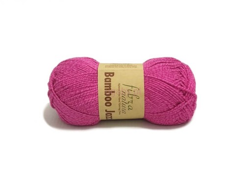 Motek jasnoróżowej włóczki Fibra Natura Bamboo Jazz o numerze 214, o gładkiej strukturze i pudrowym odcieniu.