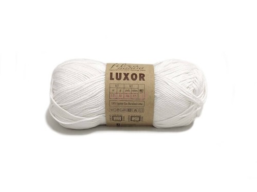 Biała włóczka Luxor 105-01 z bawełny egipskiej merceryzowanej – motek o mocnym skręcie i delikatnym połysku.