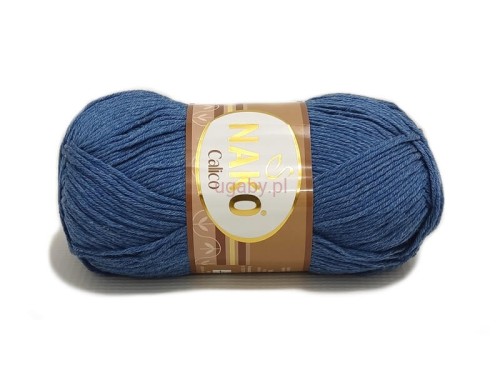 Motek włóczki Nako Calico w kolorze dżinsowym o numerze 6614. Widoczny matowy splot bawełniano-akrylowy.