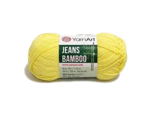 Motek jasnożółtej włóczki YarnArt Jeans Bamboo (104) ułożony poziomo na jasnym tle.