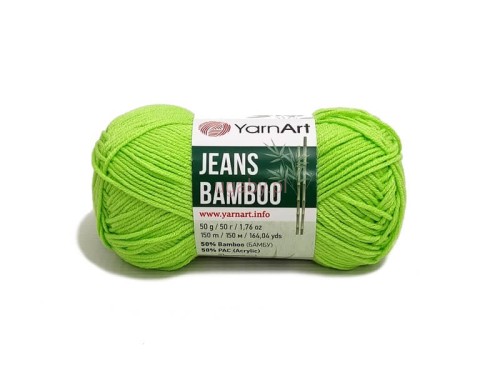 Motek jasnozielonej włóczki YarnArt Jeans Bamboo o numerze koloru 136 na jasnym tle.