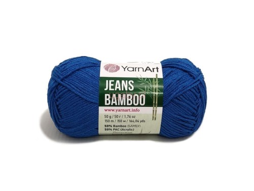 Motek włóczki YarnArt Jeans Bamboo w intensywnym kolorze chabrowym (nr 123) na jasnym tle.