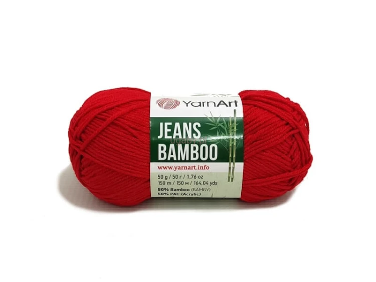 Motek czerwonej włóczki YarnArt Jeans Bamboo o numerze koloru 144 na jasnym tle.