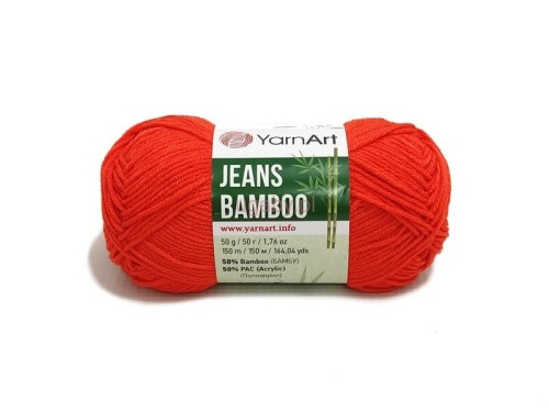 Motek nasyconej, pomarańczowej włóczki YarnArt Jeans Bamboo (nr 141) na białym tle.