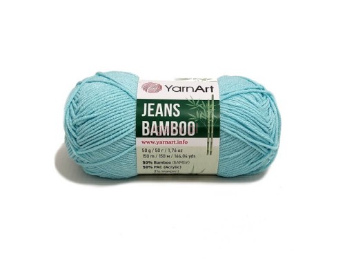 Motek włóczki YarnArt Jeans Bamboo w kolorze błękit cyraneczka (119) z widoczną zieloną etykietą.