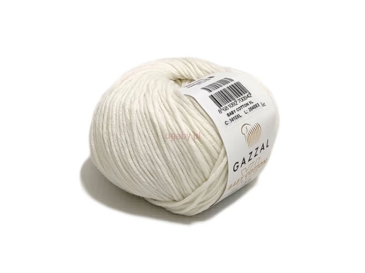 Motek włóczki Gazzal Baby Cotton XL 3410 w kolorze śmietankowym, widoczna puszysta nitka i etykieta ugaby.pl.