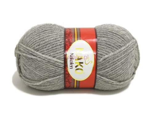 Popielata włóczka Nako Nakolen, kolor numer 195. Jasnoszara, miękka mieszanka wełny i akrylu.