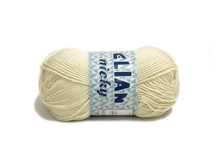 Motek włóczki Elian Nicky w kolorze ecru (numer 256), gładka i delikatna włóczka akrylowa z połyskiem na ubranka do chrztu i kocyki.