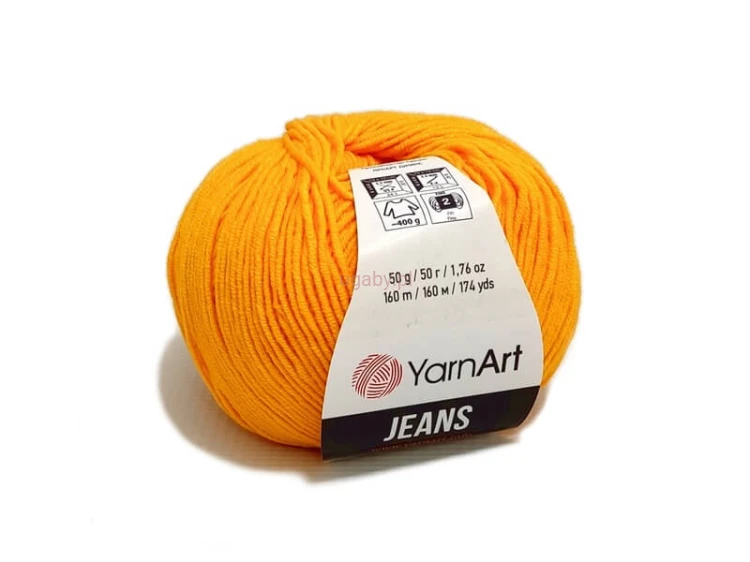 Motek włóczki YarnArt Jeans 35 w kolorze intensywnej słonecznej żółci, bawełniana mieszanka na radosne ubrania, akcesoria retro i zabawki.