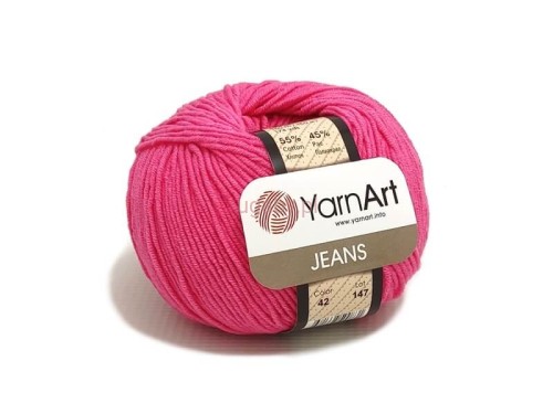 Włóczka YarnArt Jeans 42 kolor ciemny róż, malinowy motek bawełniano-akrylowy do maskotek amigurumi i stylowych swetrów.