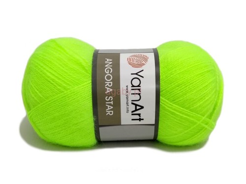 Włóczka YarnArt Angora Star kolor jasnozielony neon nr 8232 – jaskrawa, puszysta nitka z wełną.
