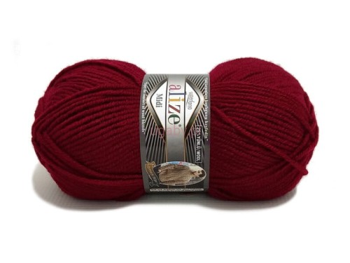 Miękka włóczka Alize Superlana Midi w głębokim buraczkowym odcieniu nr 390 – widoczna struktura puszystej nitki.