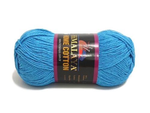 Niebieski motek włóczki Himalaya Home Cotton 122-18 z czarno-fioletową banderolą na białym tle.