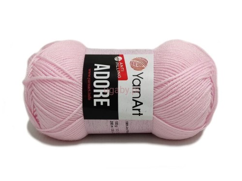 Jasnoróżowa włóczka YarnArt Adore 361 – pudrowy motek akrylu antypilling na kocyk dla dziewczynki.