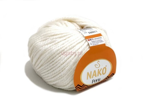 Motek białej włóczki Nako Peru (nr 208) o puszystym splocie, wykonany z mieszanki alpaki i wełny.