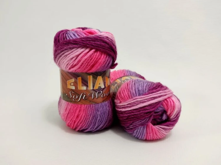 Motek wielokolorowej włóczki Elian Soft Wool w odcieniach różu i fioletu, numer koloru 85836.