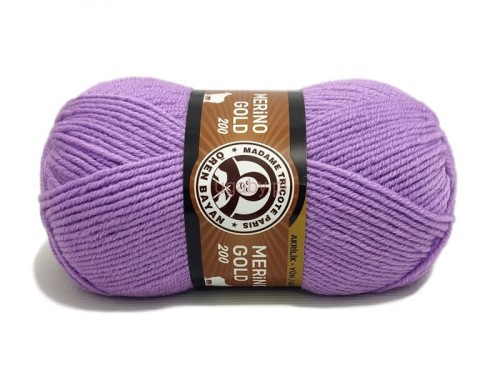 Motek włóczki Madame Tricote Paris Merino Gold 200 w kolorze fioletowym o numerze 056.