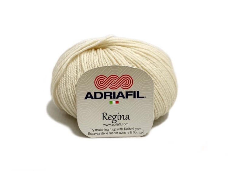 Motek włóczki Adriafil Regina w kolorze ecru nr 11. Jasna, śmietankowa wełna 100% merino superwash,