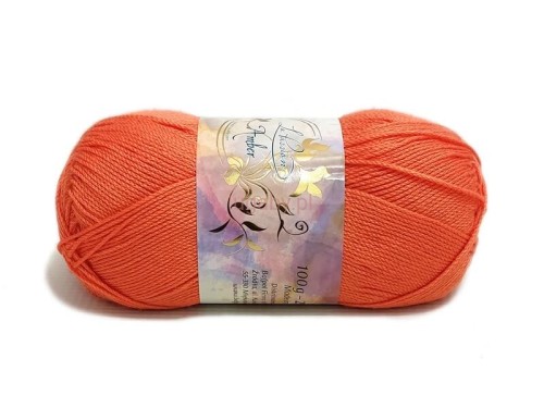 Motek pomarańczowej włóczki La Passion Amber (kolor 54) z ozdobną etykietą.