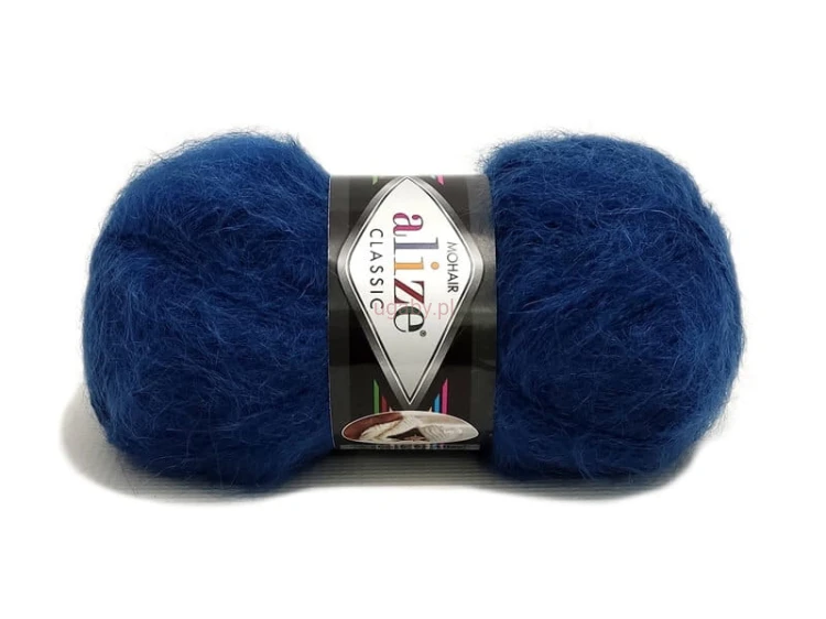 Puszysta włóczka Alize Mohair Classic nr 409 w kolorze atramentowym. Miękka mieszanka moheru na luksusowe swetry i szale.
